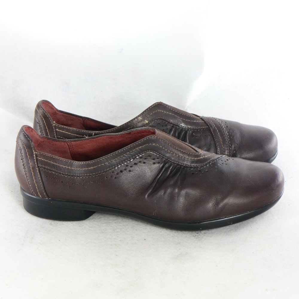 CLARKS Artisan SZ 7.5 Brown Gathered Leather Loafers - Picture 5 of 8